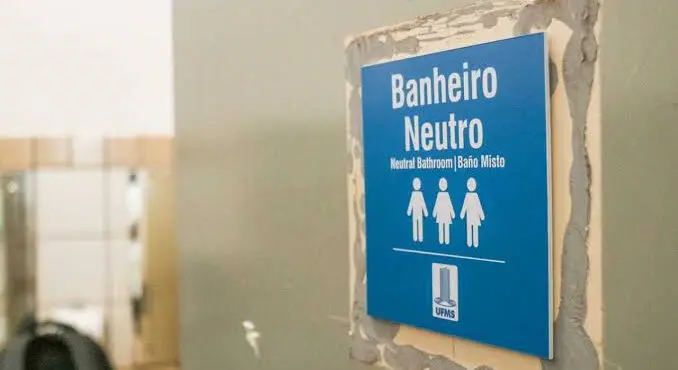 Governo Lula manda instituições de ensino garantirem acesso a banheiros com base em gênero
